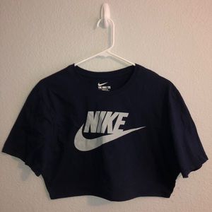 Cropped Nike t-shirt